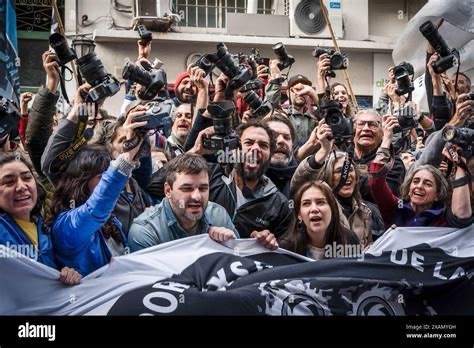 Crowd of journalists with cameras